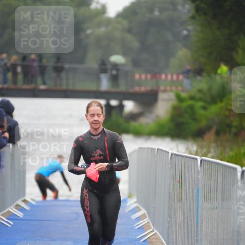 30.08.2026 - Elbe Triathlon Hamburg LAZAROV Photography http://msf.ph/oto/10031623 30.08.2026 08:37:33 Schwimmen 313, 361 meine-sportfotos.de