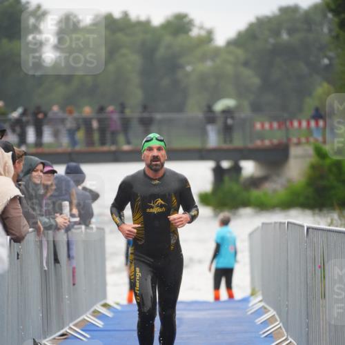 30.08.2026 - Elbe Triathlon Hamburg LAZAROV Photography http://msf.ph/oto/10031655 30.08.2026 08:37:45 Schwimmen 295, 361 meine-sportfotos.de