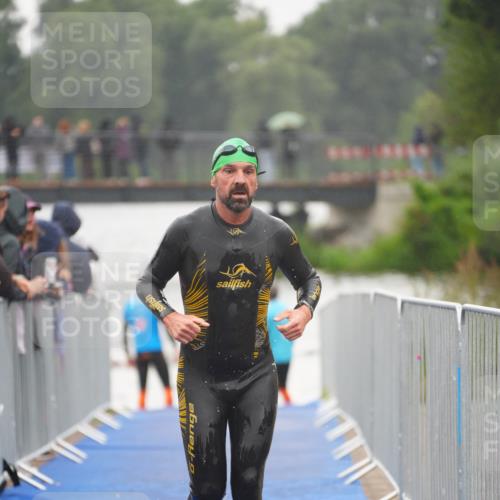 30.08.2026 - Elbe Triathlon Hamburg LAZAROV Photography http://msf.ph/oto/10031661 30.08.2026 08:37:46 Schwimmen 295, 361 meine-sportfotos.de
