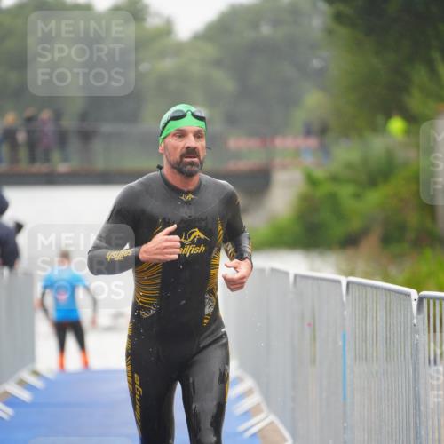30.08.2026 - Elbe Triathlon Hamburg LAZAROV Photography http://msf.ph/oto/10031663 30.08.2026 08:37:47 Schwimmen 295, 361 meine-sportfotos.de