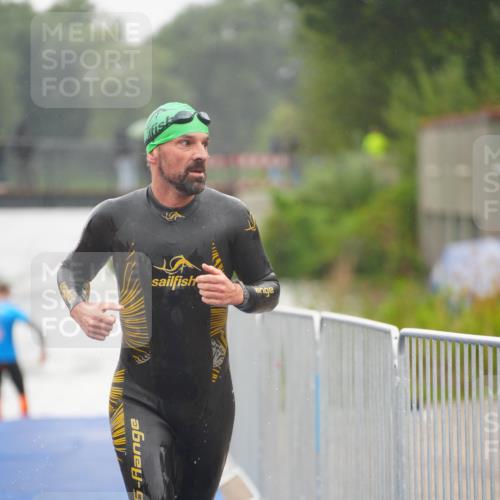30.08.2026 - Elbe Triathlon Hamburg LAZAROV Photography http://msf.ph/oto/10031666 30.08.2026 08:37:47 Schwimmen 295, 361 meine-sportfotos.de