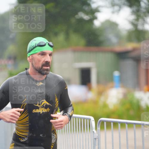 30.08.2026 - Elbe Triathlon Hamburg LAZAROV Photography http://msf.ph/oto/10031672 30.08.2026 08:37:48 Schwimmen 295, 361 meine-sportfotos.de