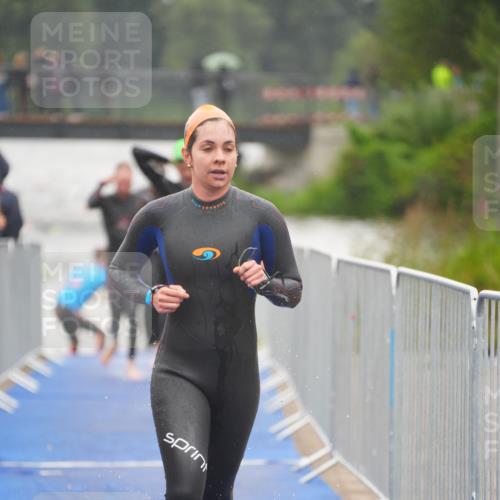 30.08.2026 - Elbe Triathlon Hamburg LAZAROV Photography http://msf.ph/oto/10031693 30.08.2026 08:38:07 Schwimmen 202, 260, 338 meine-sportfotos.de