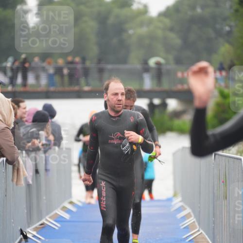 30.08.2026 - Elbe Triathlon Hamburg LAZAROV Photography http://msf.ph/oto/10031712 30.08.2026 08:38:11 Schwimmen 202, 260, 310, 338 meine-sportfotos.de