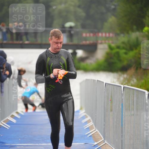 30.08.2026 - Elbe Triathlon Hamburg LAZAROV Photography http://msf.ph/oto/10031748 30.08.2026 08:38:18 Schwimmen 202, 260, 310, 324, 338 meine-sportfotos.de