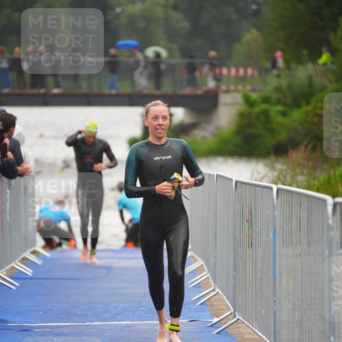30.08.2026 - Elbe Triathlon Hamburg LAZAROV Photography http://msf.ph/oto/10031758 30.08.2026 08:38:30 Schwimmen 324, 366 meine-sportfotos.de