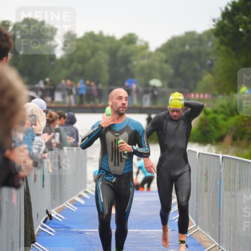 30.08.2026 - Elbe Triathlon Hamburg LAZAROV Photography http://msf.ph/oto/10031851 30.08.2026 08:39:04 Schwimmen 251, 255, 275, 284, 353 meine-sportfotos.de
