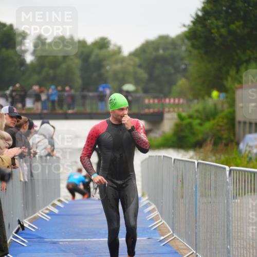 30.08.2026 - Elbe Triathlon Hamburg LAZAROV Photography http://msf.ph/oto/10031870 30.08.2026 08:39:08 Schwimmen 251, 255, 275, 284, 353 meine-sportfotos.de