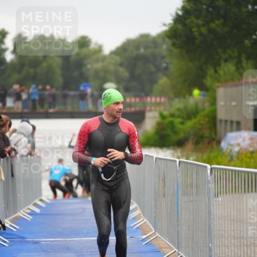 30.08.2026 - Elbe Triathlon Hamburg LAZAROV Photography http://msf.ph/oto/10031873 30.08.2026 08:39:09 Schwimmen 251, 255, 275, 284, 353 meine-sportfotos.de