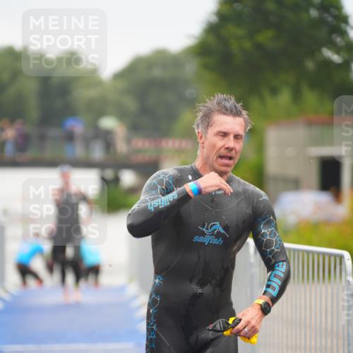 30.08.2026 - Elbe Triathlon Hamburg LAZAROV Photography http://msf.ph/oto/10031928 30.08.2026 08:39:22 Schwimmen 270, 351, 389, 391 meine-sportfotos.de