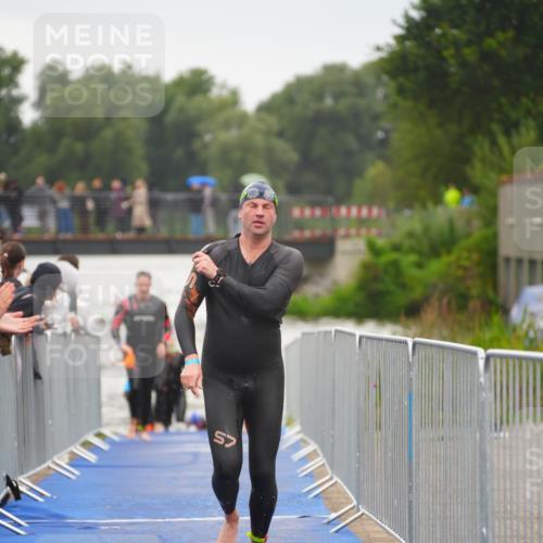 30.08.2026 - Elbe Triathlon Hamburg LAZAROV Photography http://msf.ph/oto/10031930 30.08.2026 08:39:25 Schwimmen 263, 270, 351, 389, 391 meine-sportfotos.de