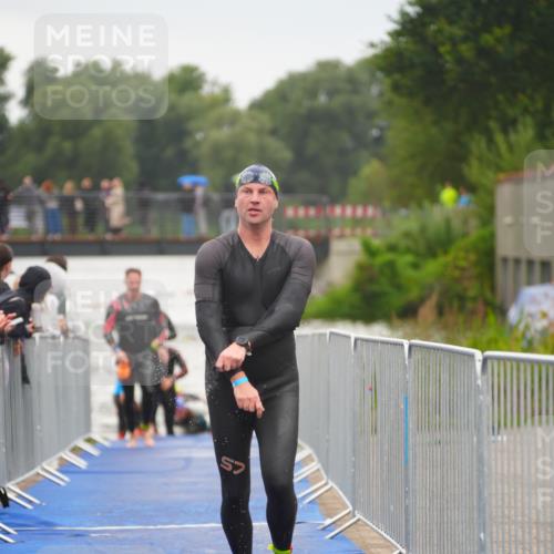 30.08.2026 - Elbe Triathlon Hamburg LAZAROV Photography http://msf.ph/oto/10031933 30.08.2026 08:39:25 Schwimmen 263, 270, 351, 389, 391 meine-sportfotos.de
