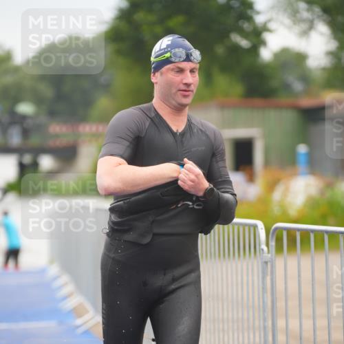 30.08.2026 - Elbe Triathlon Hamburg LAZAROV Photography http://msf.ph/oto/10031942 30.08.2026 08:39:27 Schwimmen 263, 270, 297, 351, 389, 391 meine-sportfotos.de