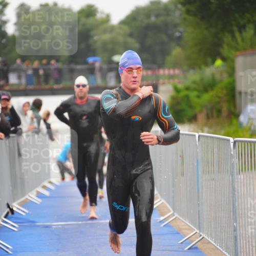 30.08.2026 - Elbe Triathlon Hamburg LAZAROV Photography http://msf.ph/oto/10031970 30.08.2026 08:39:35 Schwimmen 263, 270, 285, 297, 347, 380, 411 meine-sportfotos.de