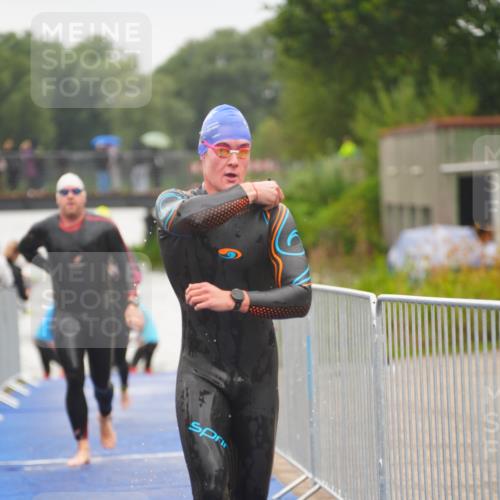 30.08.2026 - Elbe Triathlon Hamburg LAZAROV Photography http://msf.ph/oto/10031972 30.08.2026 08:39:35 Schwimmen 263, 270, 285, 297, 347, 380, 411 meine-sportfotos.de