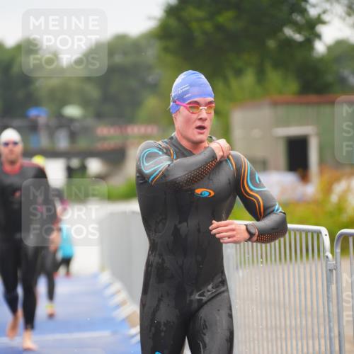 30.08.2026 - Elbe Triathlon Hamburg LAZAROV Photography http://msf.ph/oto/10031974 30.08.2026 08:39:35 Schwimmen 263, 270, 285, 297, 347, 380, 411 meine-sportfotos.de