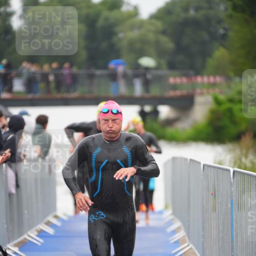 30.08.2026 - Elbe Triathlon Hamburg LAZAROV Photography http://msf.ph/oto/10032048 30.08.2026 08:40:10 Schwimmen 274, 287, 318 meine-sportfotos.de