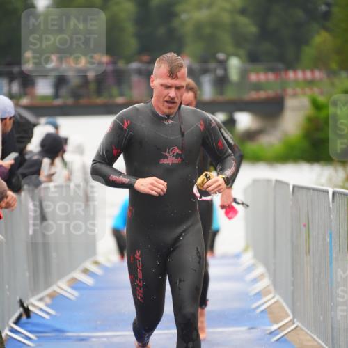 30.08.2026 - Elbe Triathlon Hamburg LAZAROV Photography http://msf.ph/oto/10032283 30.08.2026 08:41:19 Schwimmen 245, 273, 279, 305, 317, 327, 329, 376, 393 meine-sportfotos.de