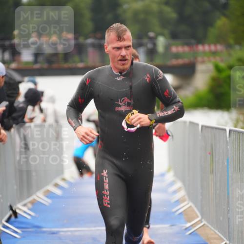 30.08.2026 - Elbe Triathlon Hamburg LAZAROV Photography http://msf.ph/oto/10032286 30.08.2026 08:41:19 Schwimmen 245, 273, 279, 305, 317, 327, 329, 376, 393 meine-sportfotos.de