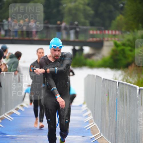 30.08.2026 - Elbe Triathlon Hamburg LAZAROV Photography http://msf.ph/oto/10032368 30.08.2026 08:41:41 Schwimmen 259, 292, 325, 354, 363 meine-sportfotos.de
