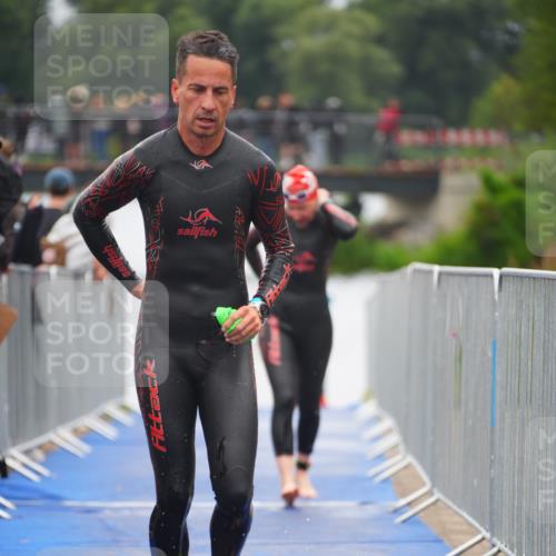 30.08.2026 - Elbe Triathlon Hamburg LAZAROV Photography http://msf.ph/oto/10032439 30.08.2026 08:41:59 Schwimmen 253, 298, 348, 363, 379 meine-sportfotos.de