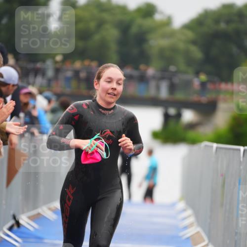 30.08.2026 - Elbe Triathlon Hamburg LAZAROV Photography http://msf.ph/oto/10032474 30.08.2026 08:42:21 Schwimmen 358 meine-sportfotos.de