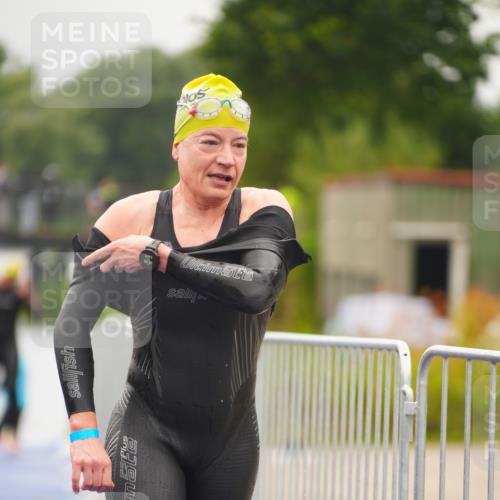 30.08.2026 - Elbe Triathlon Hamburg LAZAROV Photography http://msf.ph/oto/10032507 30.08.2026 08:42:36 Schwimmen 358, 385 meine-sportfotos.de