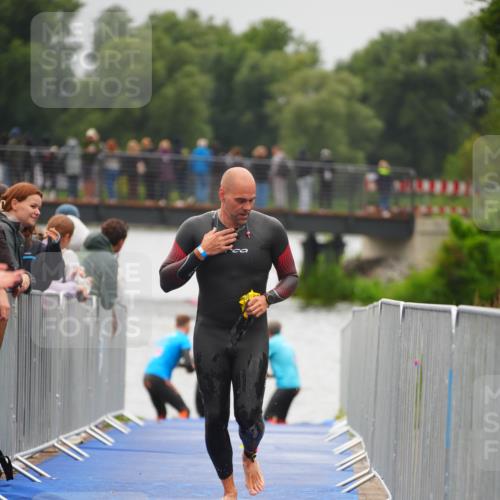 30.08.2026 - Elbe Triathlon Hamburg LAZAROV Photography http://msf.ph/oto/10032509 30.08.2026 08:42:41 Schwimmen 293, 385 meine-sportfotos.de