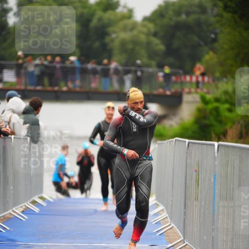 30.08.2026 - Elbe Triathlon Hamburg LAZAROV Photography http://msf.ph/oto/10032547 30.08.2026 08:43:02 Schwimmen 249, 289, 352 meine-sportfotos.de
