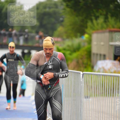 30.08.2026 - Elbe Triathlon Hamburg LAZAROV Photography http://msf.ph/oto/10032558 30.08.2026 08:43:04 Schwimmen 249, 289, 352 meine-sportfotos.de