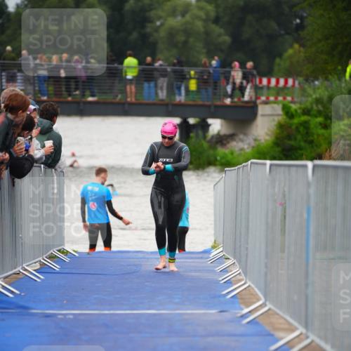 30.08.2026 - Elbe Triathlon Hamburg LAZAROV Photography http://msf.ph/oto/10032787 30.08.2026 08:46:03 Schwimmen 330 meine-sportfotos.de
