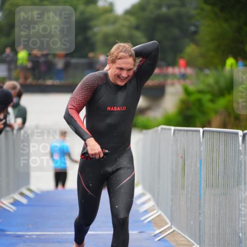30.08.2026 - Elbe Triathlon Hamburg LAZAROV Photography http://msf.ph/oto/10032917 30.08.2026 08:47:02 Schwimmen 336, 392, 421 meine-sportfotos.de