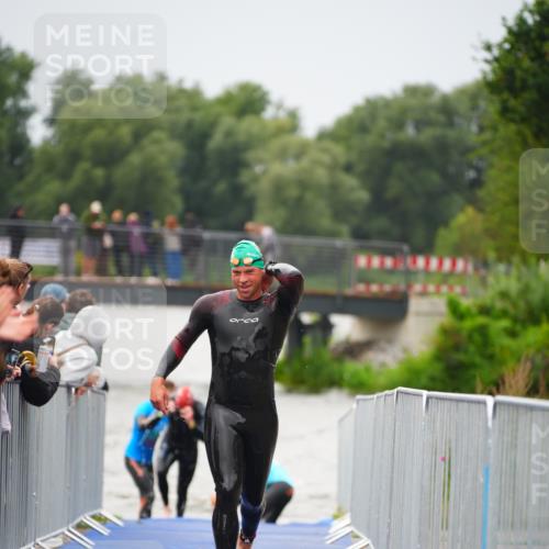 30.08.2026 - Elbe Triathlon Hamburg LAZAROV Photography http://msf.ph/oto/10032928 30.08.2026 08:47:23 Schwimmen 433 meine-sportfotos.de