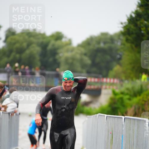 30.08.2026 - Elbe Triathlon Hamburg LAZAROV Photography http://msf.ph/oto/10032934 30.08.2026 08:47:24 Schwimmen 433 meine-sportfotos.de
