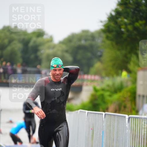 30.08.2026 - Elbe Triathlon Hamburg LAZAROV Photography http://msf.ph/oto/10032936 30.08.2026 08:47:25 Schwimmen 433 meine-sportfotos.de