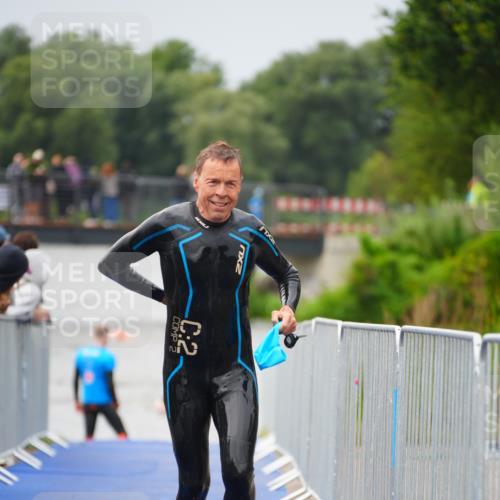 30.08.2026 - Elbe Triathlon Hamburg LAZAROV Photography http://msf.ph/oto/10033028 30.08.2026 08:48:03 Schwimmen 264, 266, 485 meine-sportfotos.de
