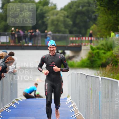 30.08.2026 - Elbe Triathlon Hamburg LAZAROV Photography http://msf.ph/oto/10033047 30.08.2026 08:48:20 Schwimmen 458 meine-sportfotos.de