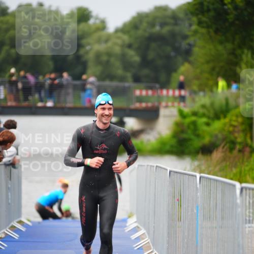 30.08.2026 - Elbe Triathlon Hamburg LAZAROV Photography http://msf.ph/oto/10033050 30.08.2026 08:48:20 Schwimmen 458 meine-sportfotos.de