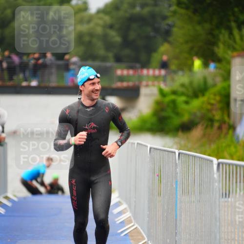 30.08.2026 - Elbe Triathlon Hamburg LAZAROV Photography http://msf.ph/oto/10033053 30.08.2026 08:48:21 Schwimmen 458 meine-sportfotos.de