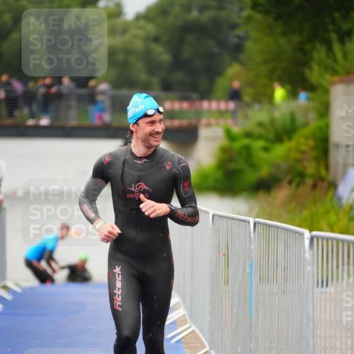 30.08.2026 - Elbe Triathlon Hamburg LAZAROV Photography http://msf.ph/oto/10033055 30.08.2026 08:48:21 Schwimmen 458 meine-sportfotos.de