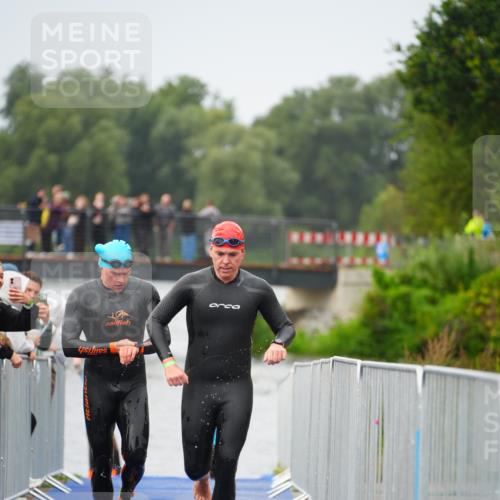 30.08.2026 - Elbe Triathlon Hamburg LAZAROV Photography http://msf.ph/oto/10033150 30.08.2026 08:49:19 Schwimmen 398, 466 meine-sportfotos.de