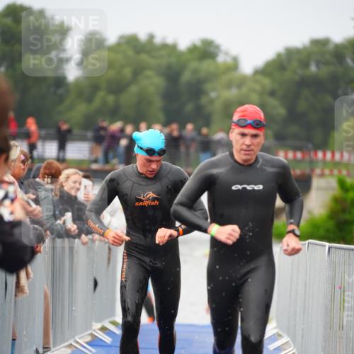 30.08.2026 - Elbe Triathlon Hamburg LAZAROV Photography http://msf.ph/oto/10033158 30.08.2026 08:49:20 Schwimmen 398, 466 meine-sportfotos.de