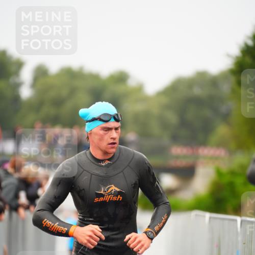30.08.2026 - Elbe Triathlon Hamburg LAZAROV Photography http://msf.ph/oto/10033166 30.08.2026 08:49:22 Schwimmen 398, 466 meine-sportfotos.de