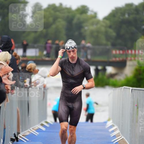 30.08.2026 - Elbe Triathlon Hamburg LAZAROV Photography http://msf.ph/oto/10033177 30.08.2026 08:49:39 Schwimmen 397 meine-sportfotos.de