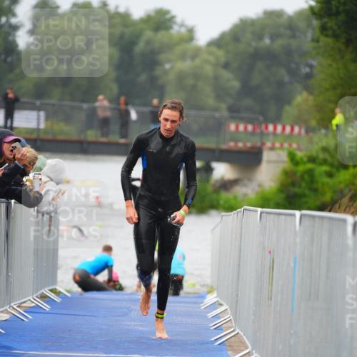 30.08.2026 - Elbe Triathlon Hamburg LAZAROV Photography http://msf.ph/oto/10033200 30.08.2026 08:49:53 Schwimmen 397, 414 meine-sportfotos.de