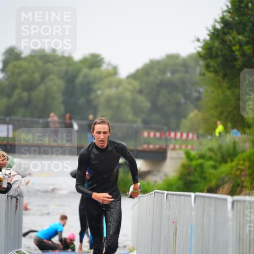 30.08.2026 - Elbe Triathlon Hamburg LAZAROV Photography http://msf.ph/oto/10033206 30.08.2026 08:49:54 Schwimmen 397, 414 meine-sportfotos.de