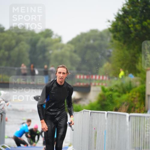 30.08.2026 - Elbe Triathlon Hamburg LAZAROV Photography http://msf.ph/oto/10033209 30.08.2026 08:49:54 Schwimmen 397, 414 meine-sportfotos.de