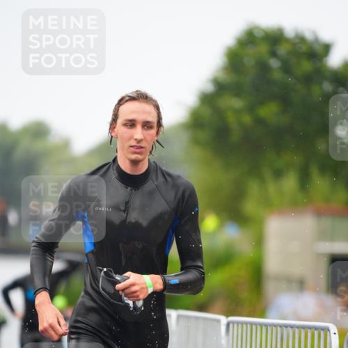 30.08.2026 - Elbe Triathlon Hamburg LAZAROV Photography http://msf.ph/oto/10033221 30.08.2026 08:49:56 Schwimmen 397, 414, 417 meine-sportfotos.de