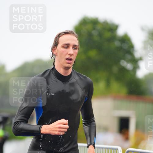 30.08.2026 - Elbe Triathlon Hamburg LAZAROV Photography http://msf.ph/oto/10033225 30.08.2026 08:49:56 Schwimmen 397, 414, 417 meine-sportfotos.de