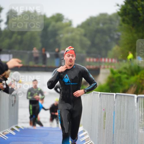 30.08.2026 - Elbe Triathlon Hamburg LAZAROV Photography http://msf.ph/oto/10033231 30.08.2026 08:49:58 Schwimmen 414, 417 meine-sportfotos.de
